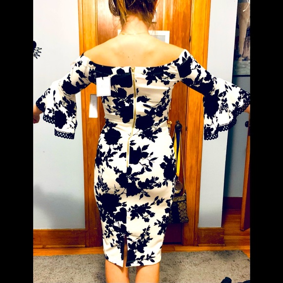 Premier Amour Off Shoulder Dress - Picture 4 of 10